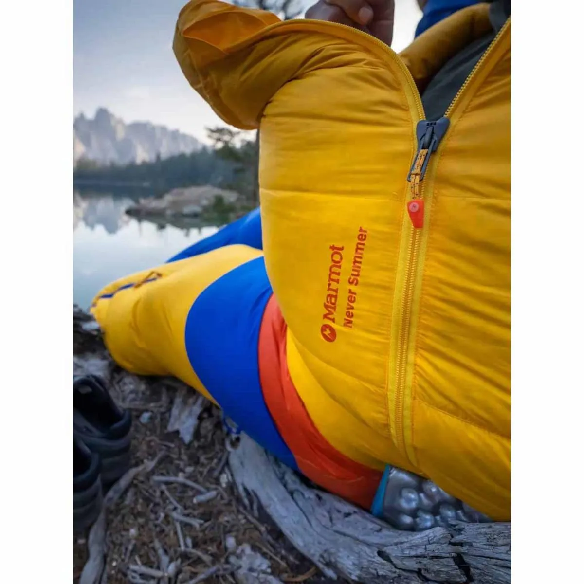 Marmot Men's Never Summer 0Â° Sleeping Bag - Solar/Red Sun