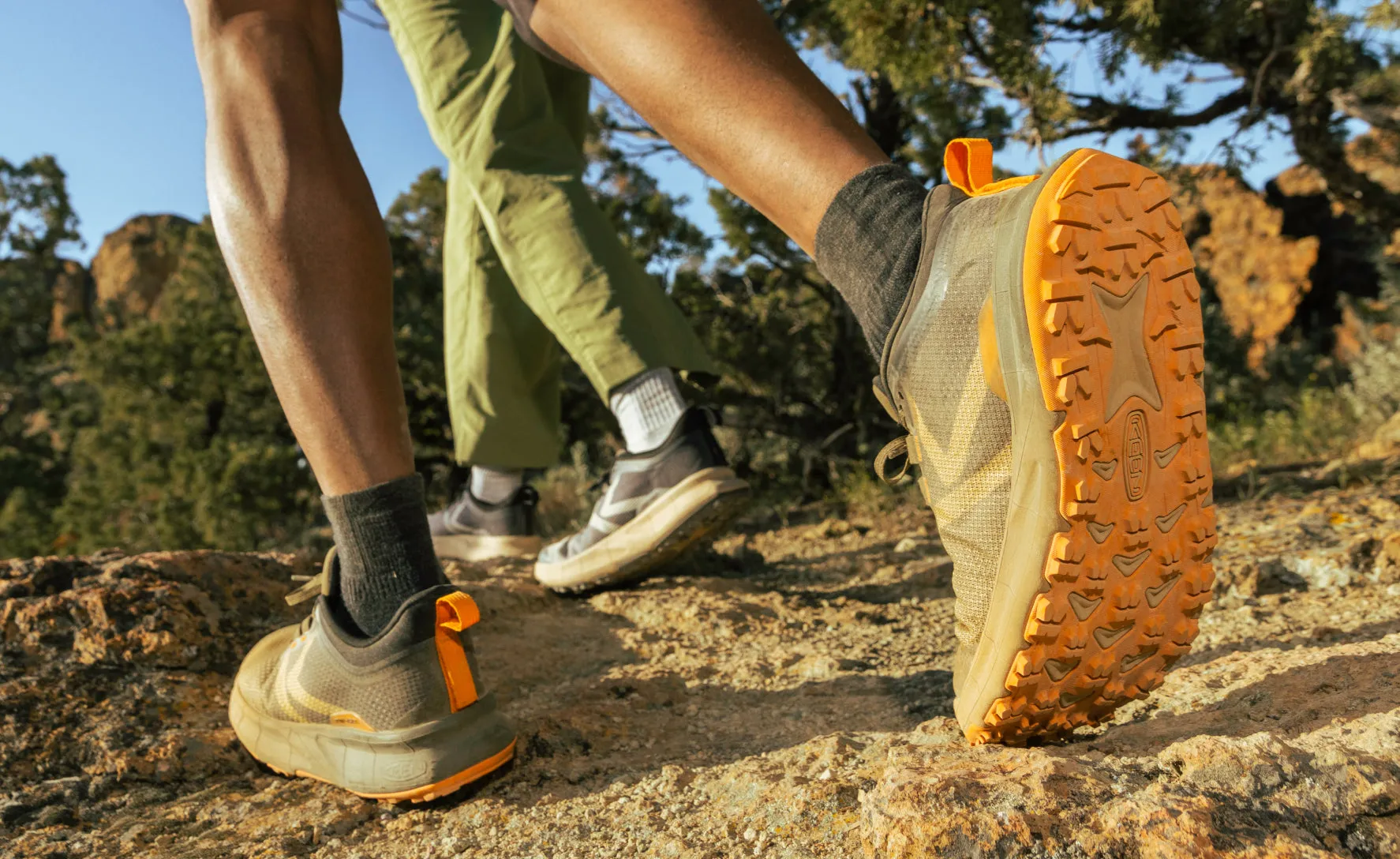 Men's 450 Dirt Hiking Shoe  |  Light Curry/Orange Pepper